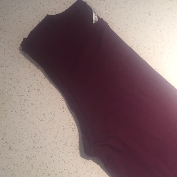 Maroon Tank - Picture 1 of 2
